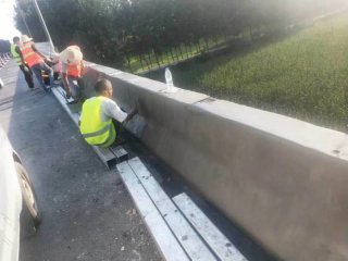 2020年刘江黄河特大桥混凝土护栏防腐专项工程